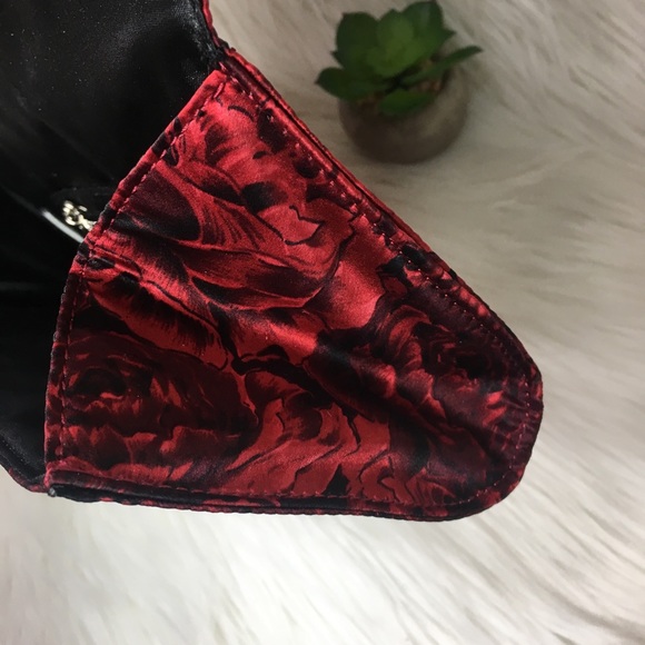WHBM Black Red Rose Floral Wristlet Clutch EUC - Picture 6 of 8